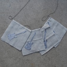 Garland - Grey glittery guitar Garland - Grey glittery guitar